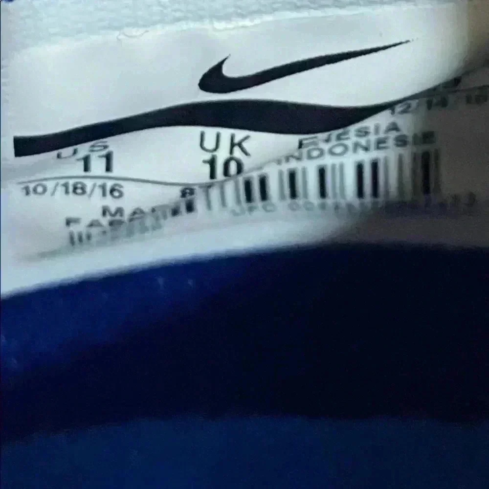 Nike Air max low top athletic sneakers